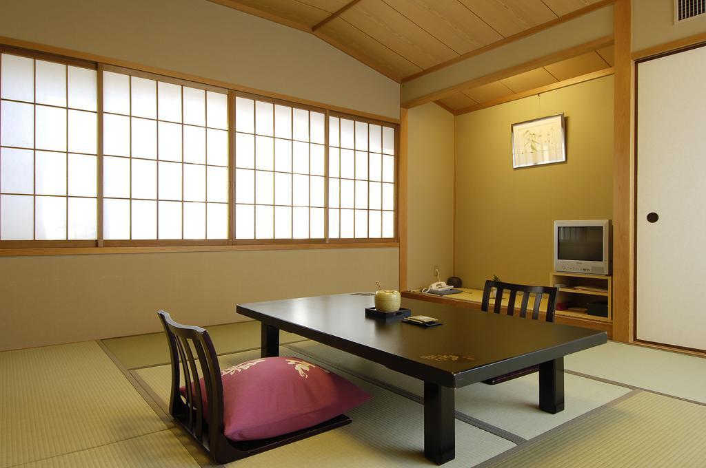 Gion Ryokan Karaku Кіото Екстер'єр фото